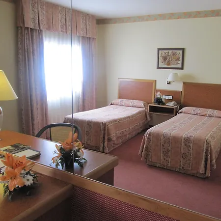 호텔 Sercotel Cuatro Postes 4*