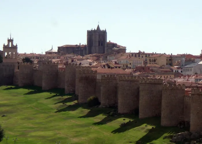 Отель Sercotel Cuatro Postes Авила